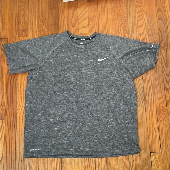 Men's Nike Dri-FIT UPF 40+ Hydroguard Short Sleeve Swim Grey Tee size XL - Picture 1 of 8
